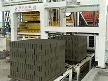 東北用戶免托板磚機生產(chǎn)現(xiàn)場